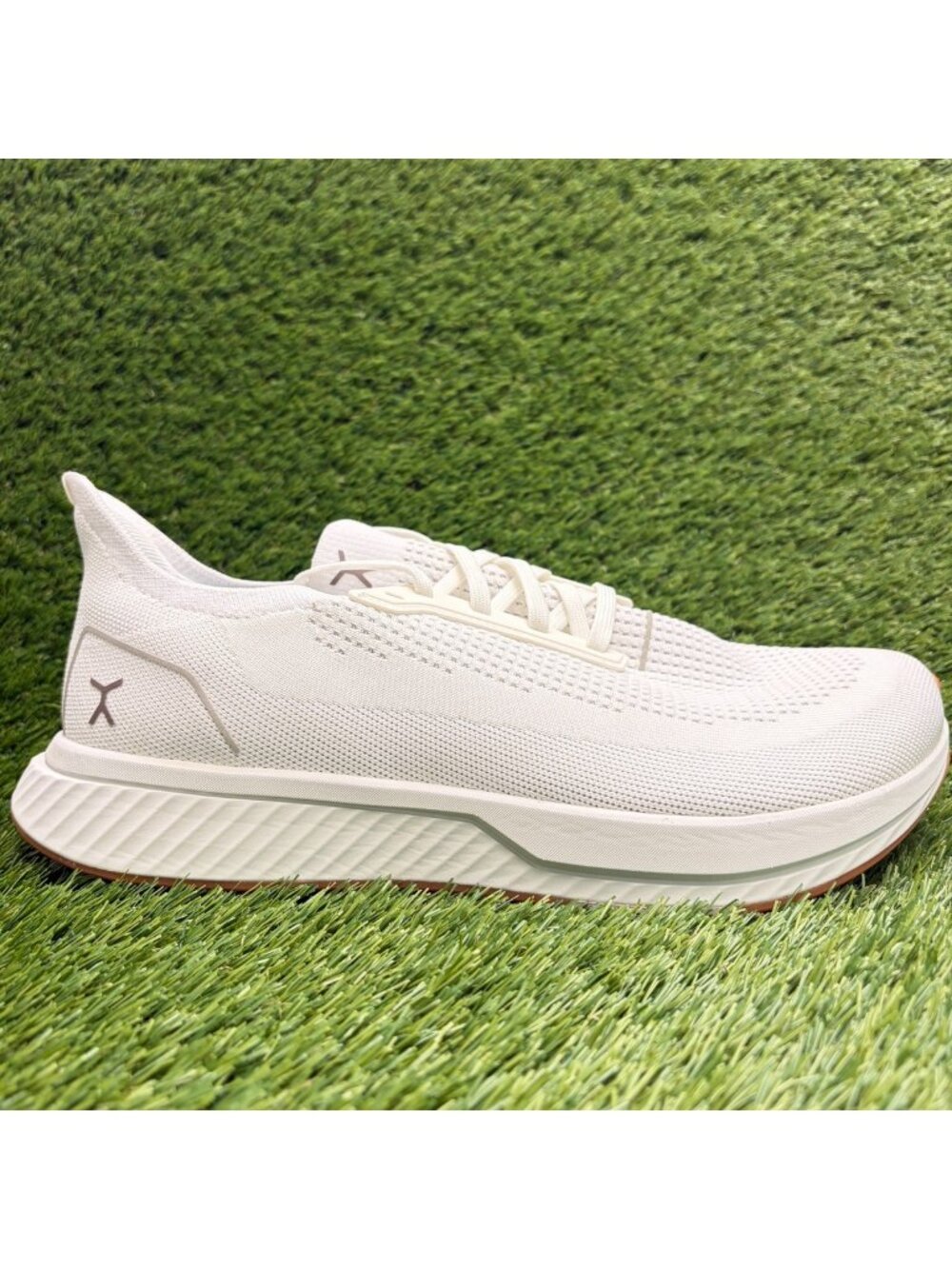 Flux Footwear Adapt Runner White Gum Mens Size 13 Athletic Knit Shoes Sneakers